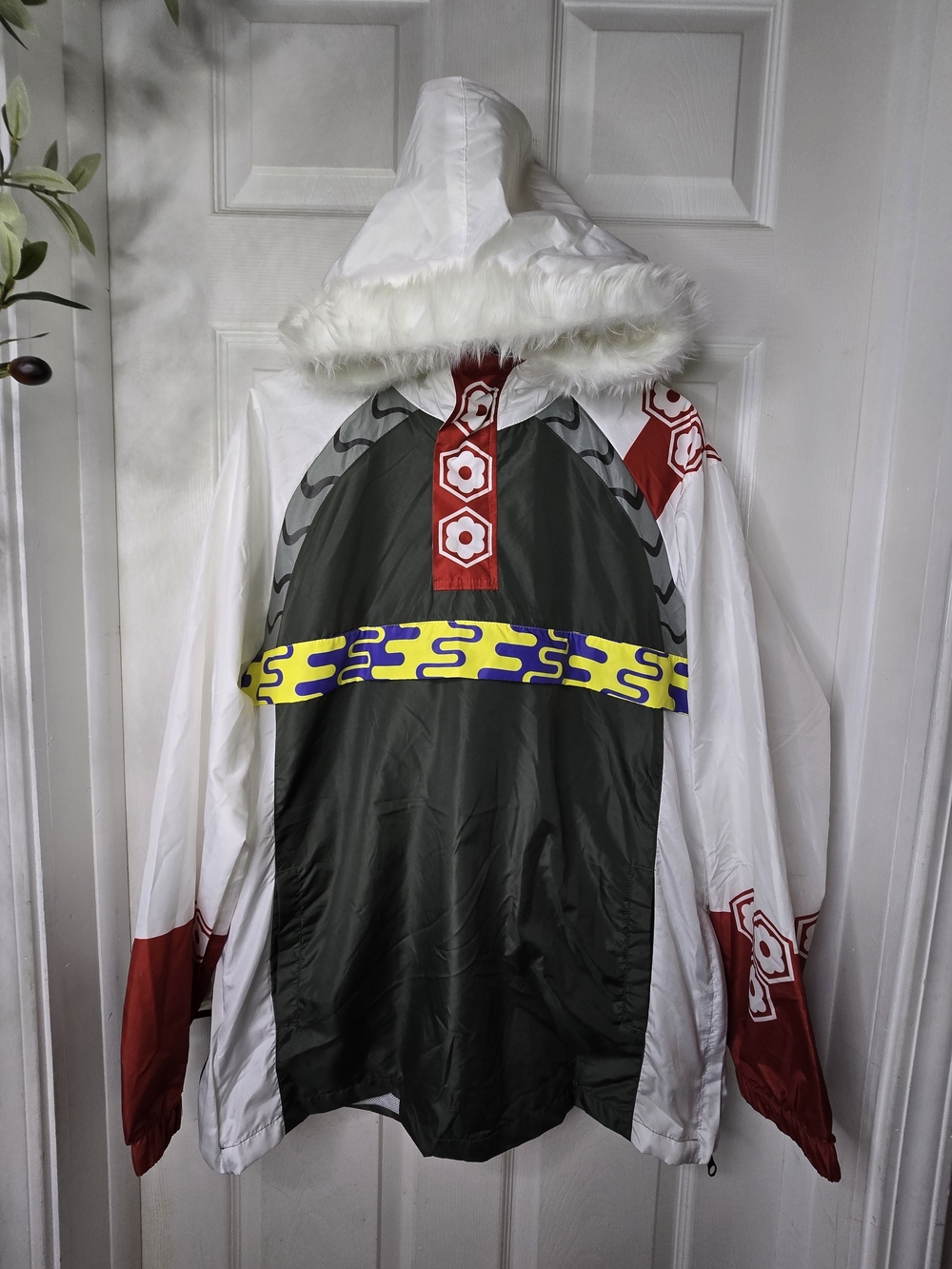 Inuyasha Sesshoumaru Windbreaker Jacket Hooded Loot Crate Anime Men L Faux Fur